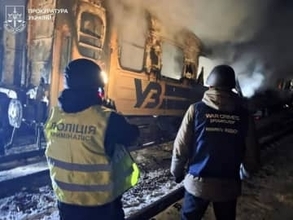 ロシアがウクライナの鉄道を攻撃、5人死亡　ゼレンスキー氏は「テロ行為」と非難