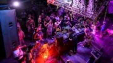 「プーチンの墓で踊ろう」　戦時下のウクライナで今も続く抵抗運動としての「レイブ」