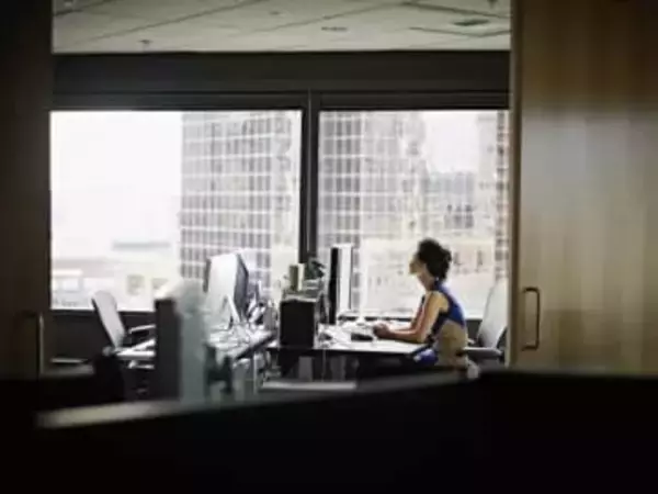 企業国家アメリカ、女性の地位向上に後退リスク　報告書が警告