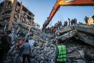 ガザで建物倒壊、21人死亡　数十人ががれきの下に取り残された恐れ