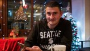 「誰も平和を望んでいない」、死の危険冒し最前線から逃れるウクライナ人男性たち