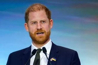 訪英中のヘンリー王子、バッキンガム宮殿に滞在できず　招待への返事が遅すぎて