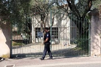 ルノワールの絵画4点、仏美術館で盗難　逃走中に2点を落とす　盗品売却は困難か