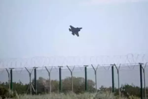 キプロスの英軍基地へ攻撃、英国が駆逐艦派遣　紛争に巻き込まれることに懸念の声