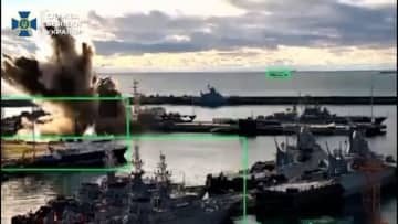 ウクライナ、水中ドローンでロシアの潜水艦を攻撃　黒海の港湾