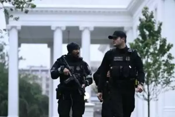 米ホワイトハウス付近で発砲、シークレットサービスが容疑者射殺