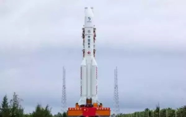中国、月探査機の打ち上げ延期　米国としのぎ削る水資源探査