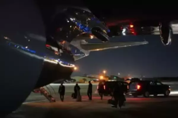 米大統領専用機に不具合、空軍基地に引き返す　トランプ氏は新しい機体に乗り換え