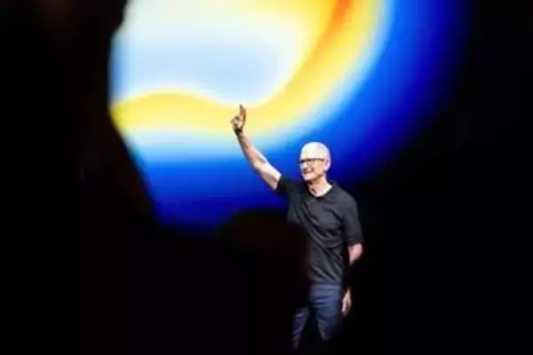 米アップルのティム・クックCEO退任へ、15年ぶりトップ交代