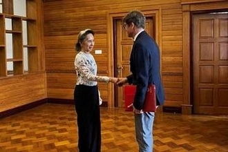 ミャンマーで拘束のスーチー氏、赤十字代表と面会　健康不安強まる中