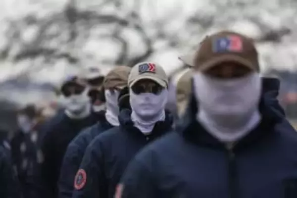 ありふれた風景に潜む白人至上主義者の団体、活動拠点の内側に迫る　米テネシー州＜上＞