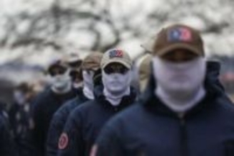 ありふれた風景に潜む白人至上主義者の団体、活動拠点の内側に迫る　米テネシー州＜上＞