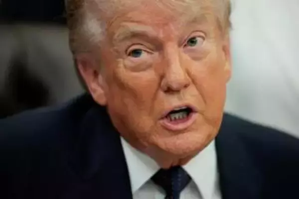 トランプ氏がイランに警告、「早急」な合意締結を迫る　ホルムズ海峡での米駆逐艦への攻撃受け