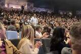 「コンサート中にピアニストが体調不良、観客の大学生が代演で窮地救う　豪」の画像1