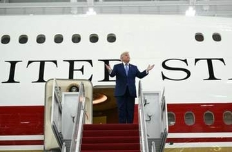 トランプ政権、新型大統領専用機の安全上の懸念報じた米紙記者らに召喚状　情報漏洩元特定する狙い