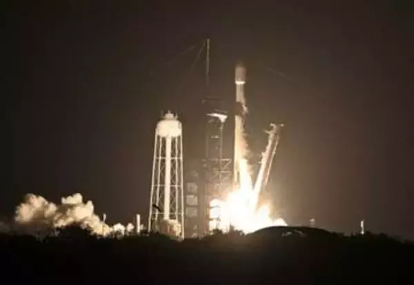 スペースXのロケットが月面に衝突、超大型望遠鏡が衝撃とらえる
