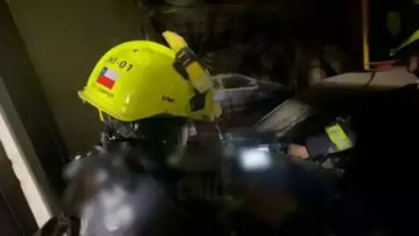 ベネズエラ地震から8日、がれきの中から奇跡的に男性を救出　死者2千人超