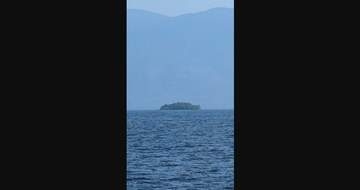 さまよえる島の謎、衛星画像で湖上から消失　カナダ