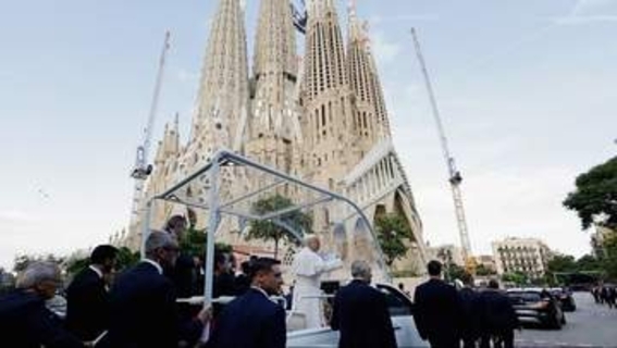 ガウディ没後100年、ローマ教皇がサグラダ・ファミリア「イエスの塔」を祝福