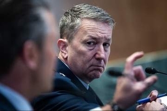 米軍制服組トップ、イラン戦争からの「出口を模索」か　軍事的選択肢が限られる中