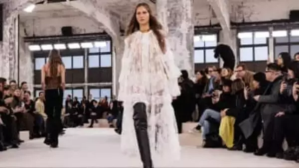 聖なる装飾からセクシーへ、レースが再び流行している理由