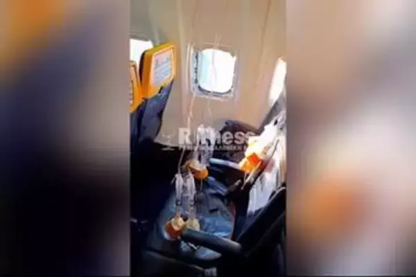 飛行中に旅客機の窓脱落、乗客が「肩まで」吸い出される　ギリシャ