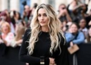 パリス・ジャクソン、鼻に「穴」が開いたことを告白　「ドラッグはやめて」とも