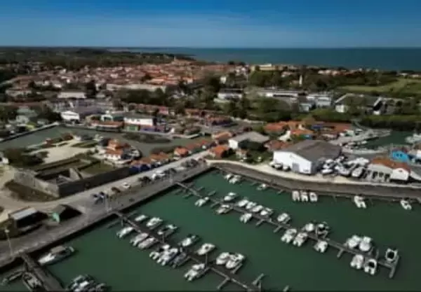 車が歩行者や自転車に突っ込む、10人重軽傷　対テロ検察注視　フランス