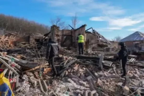 ロシアがウクライナにドローン攻撃、幼児3人と父親が死亡