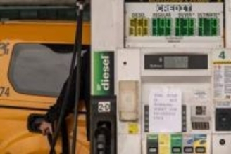 イランから撤収すればガソリン価格は「一気に下落」、トランプ氏が発言　1ガロン4ドルの大台突破も