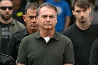 ブラジル前大統領、服役開始　数日前に逃亡疑いで拘束