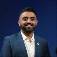 刺されながらもハイジャック阻止した「英雄」、インド人操縦士について分かっていること