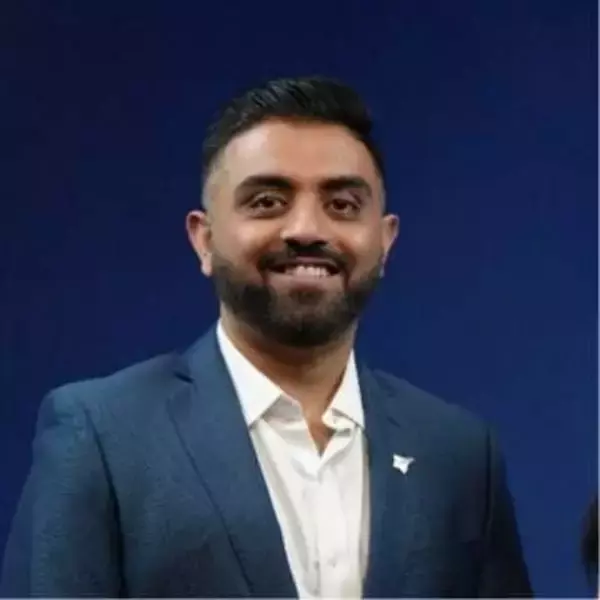 刺されながらもハイジャック阻止した「英雄」、インド人操縦士について分かっていること