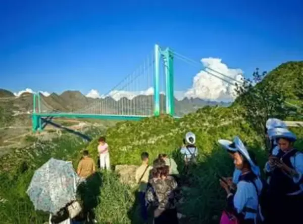 世界一高い橋からバンジージャンプ　中国の山岳地帯が一転、人気観光地に