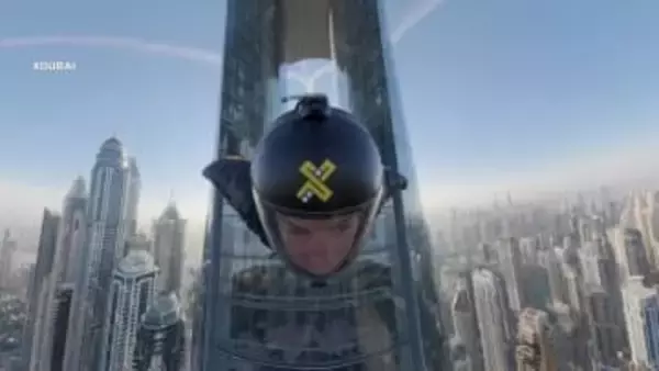 世界一の高さを誇るホテルの「針の穴」、時速200キロ超で飛び抜けるスカイダイバーの映像に衝撃