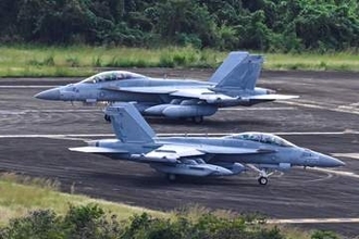 米軍航空ショーで墜落事故、210億円相当の機体喪失　リスク冒し開催する理由は