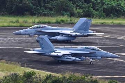 米軍航空ショーで墜落事故、210億円相当の機体喪失　リスク冒し開催する理由は