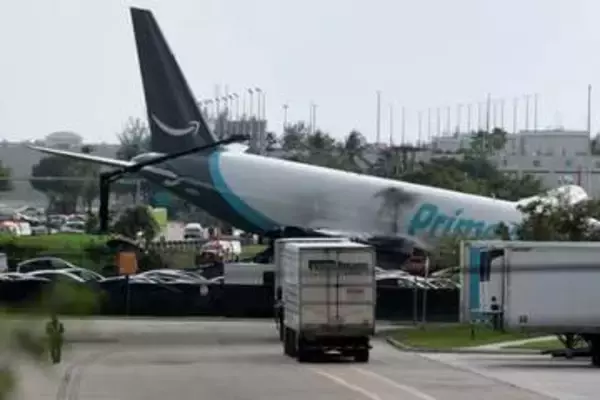 アマゾンの貨物機がオーバーラン、車に衝突し5人死亡　米フロリダ州