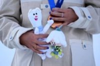 ぬいぐるみが人気で品薄に、冬季五輪のマスコットは何の動物？