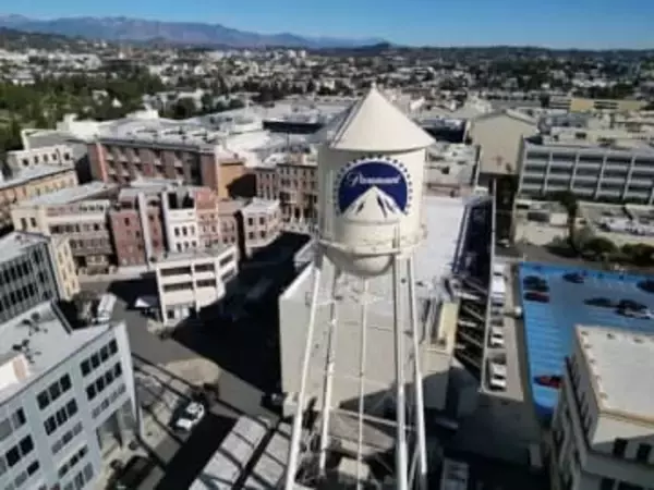 ワーナー買収合戦でパラマウントが勝者に浮上、ネットフリックスは撤退　「トランプ・ファクター」も