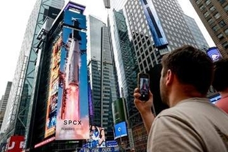 スペースX株、記録的なIPO受け19％上昇　マスク氏が「兆万長者」に