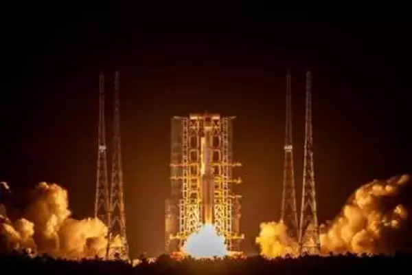 人工衛星搭載の中国ロケット、打ち上げ直後に爆発