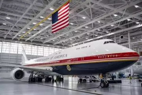 トランプ氏、新たな大統領専用機をお披露目