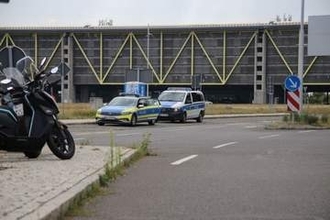 ドイツ空港で爆発物搭載のドローン発見、着陸見合わせの貨物機に飛行物体が衝突