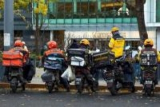 食べられない花でデコレーションされた誕生日ケーキ、数万の「幽霊」食品業者スキャンダルに発展　中国