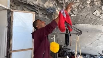 浸水したテントか、倒壊の恐れがある残骸暮らしか――冬のガザで住民に残された選択