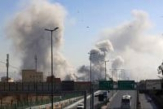 イラン首都で新たな爆発の波、脱出すべきか決めかねている住民も