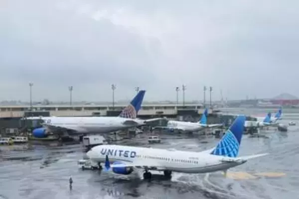 乗客が乗員に暴行、操縦室に押し入ろうとした疑い　米空港で拘束