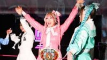 日本の女子プロレスラーがきらめく衣装で激突、米国を舞台に闘う「スケバン」