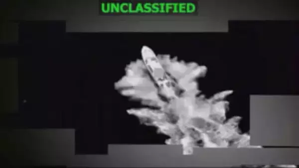 米軍が「麻薬船」に新たな攻撃、3人死亡　生存者は船を放棄